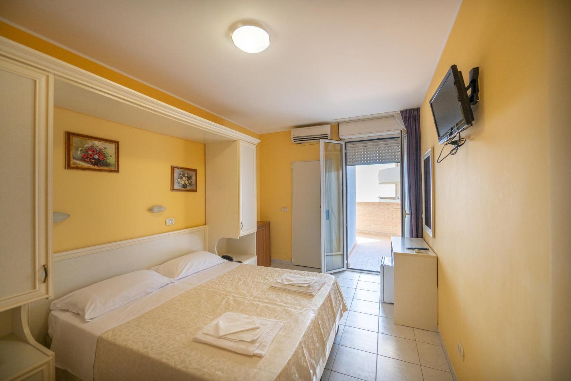 Di Matteo Hotel Roseto Degli Abruzzi Exterior foto